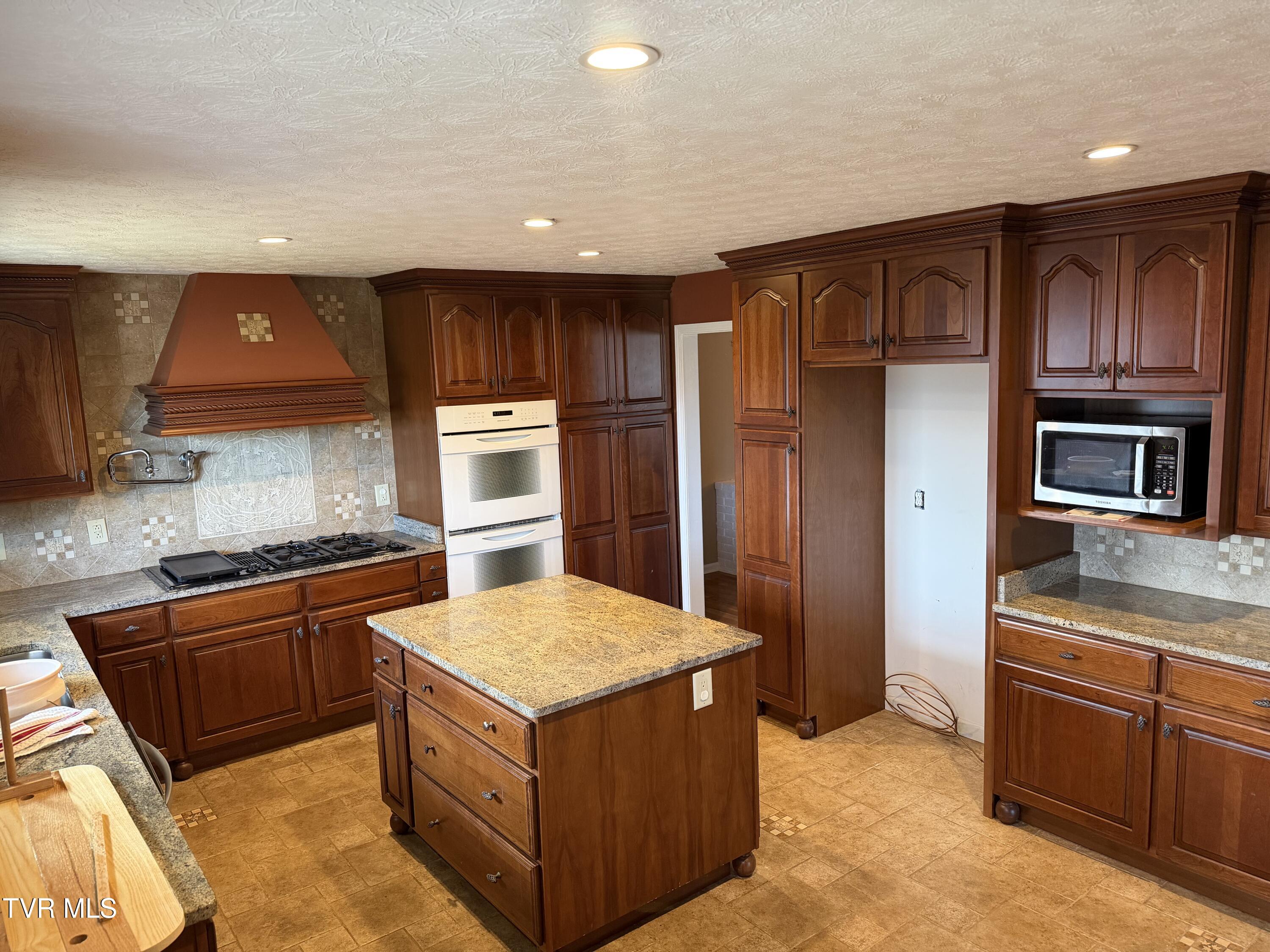 435 Matson Road Jonesborough, TN 37659 - Photo 3 of 33 IMG_9044