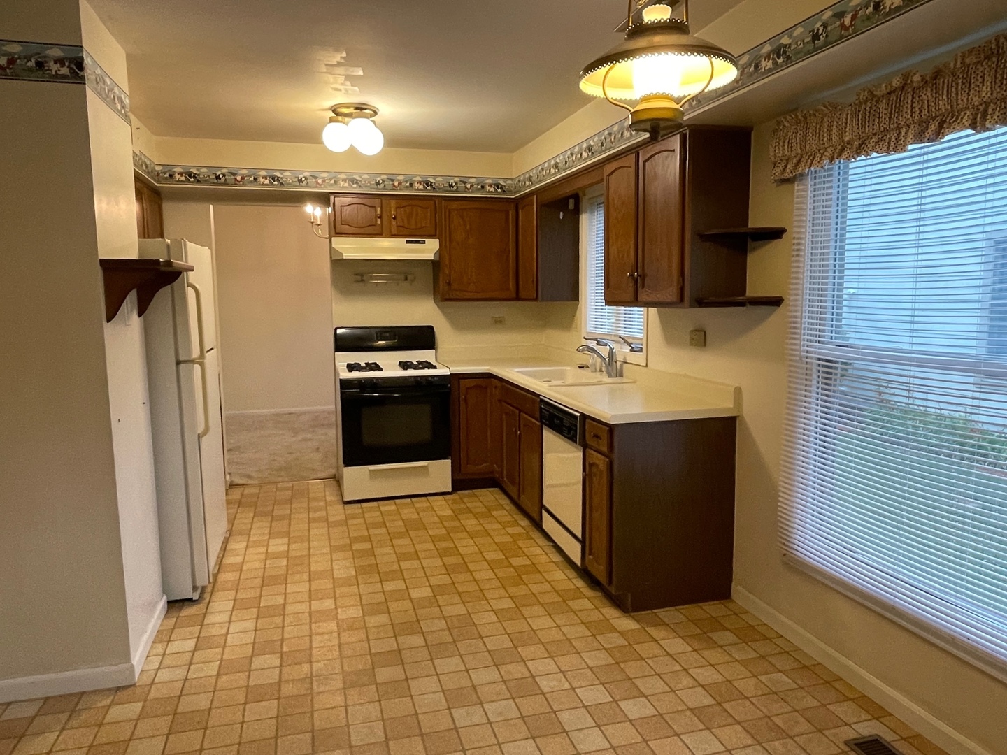 5090 Prairie Oak Road Gurnee, IL 60031 - Photo 3 of 14