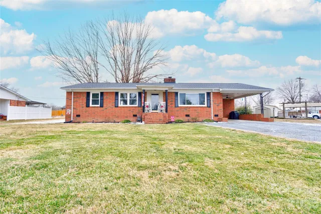 $250,000 | 402 North Cherry Street, Cherryville, NC 28021