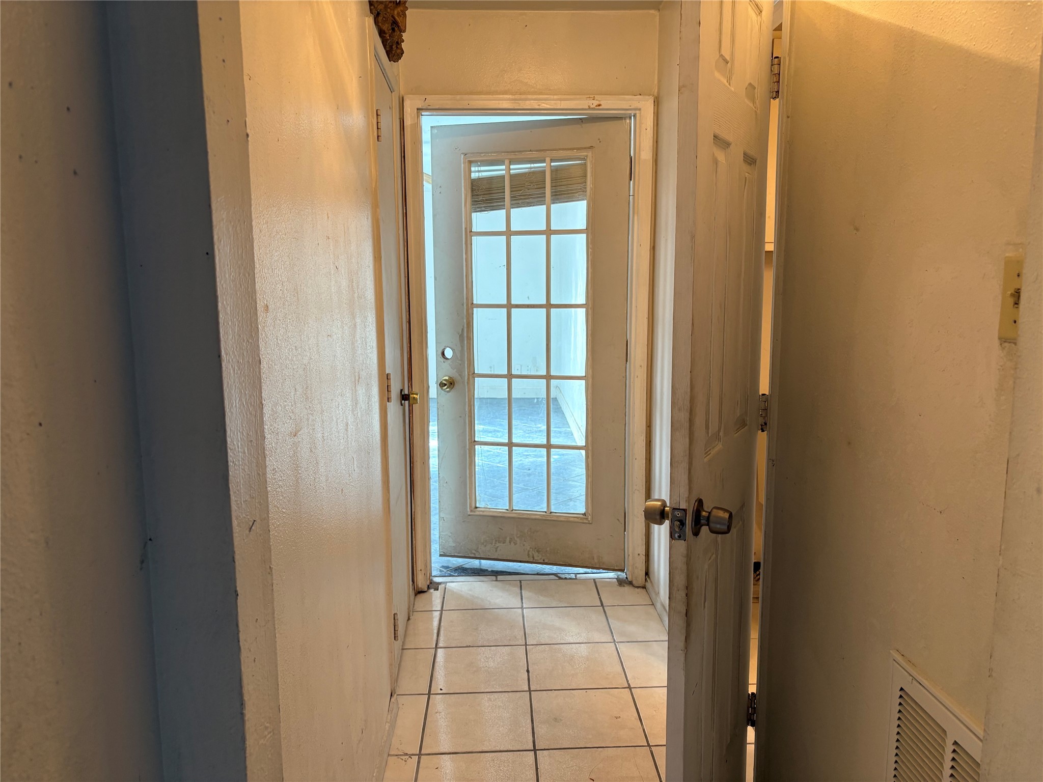 2131 Campbell Road Houston, TX 77080 - Photo 17 of 39 a view of an entryway of a room