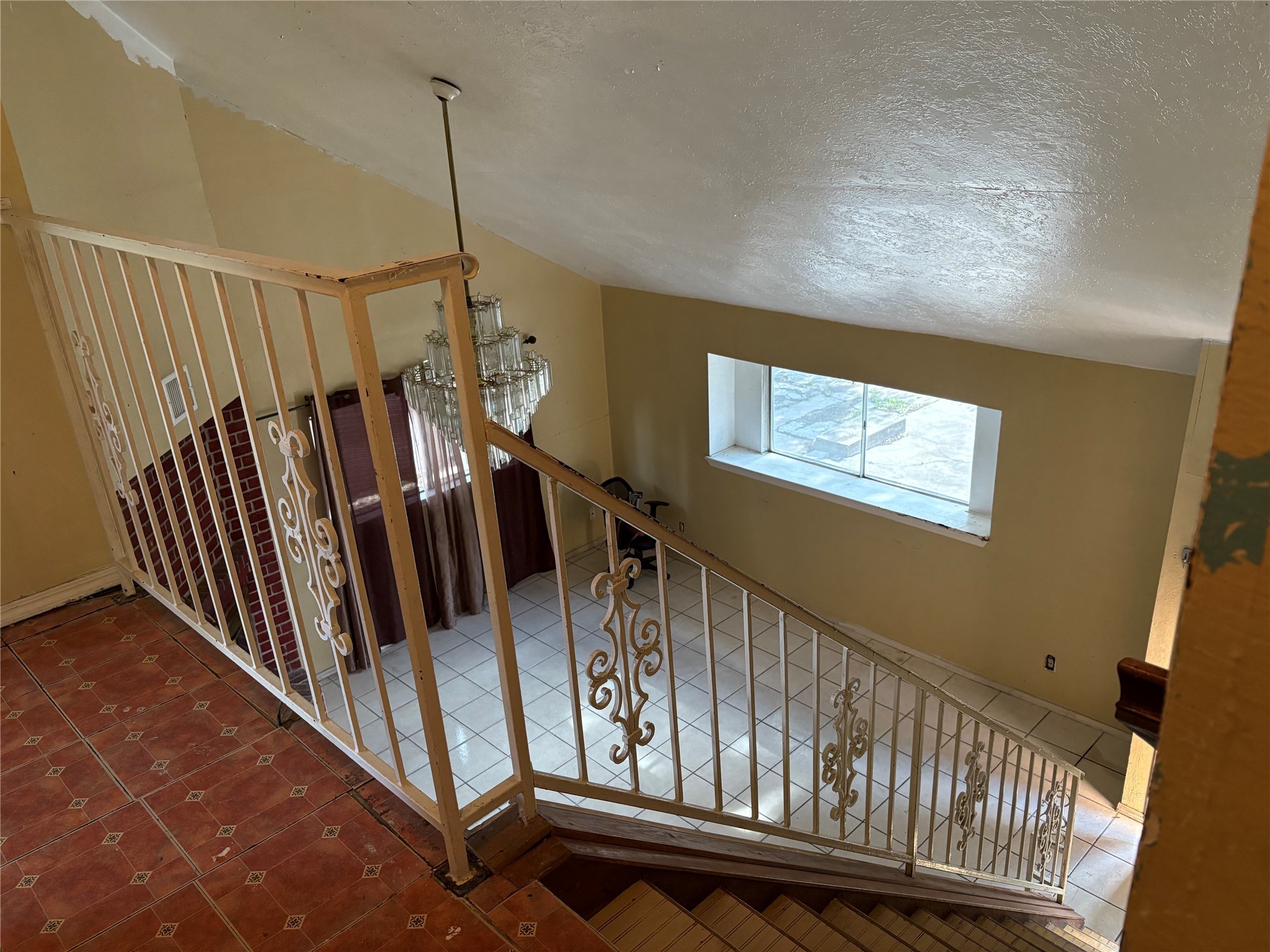2131 Campbell Road Houston, TX 77080 - Photo 18 of 39 a view of stairs and windows