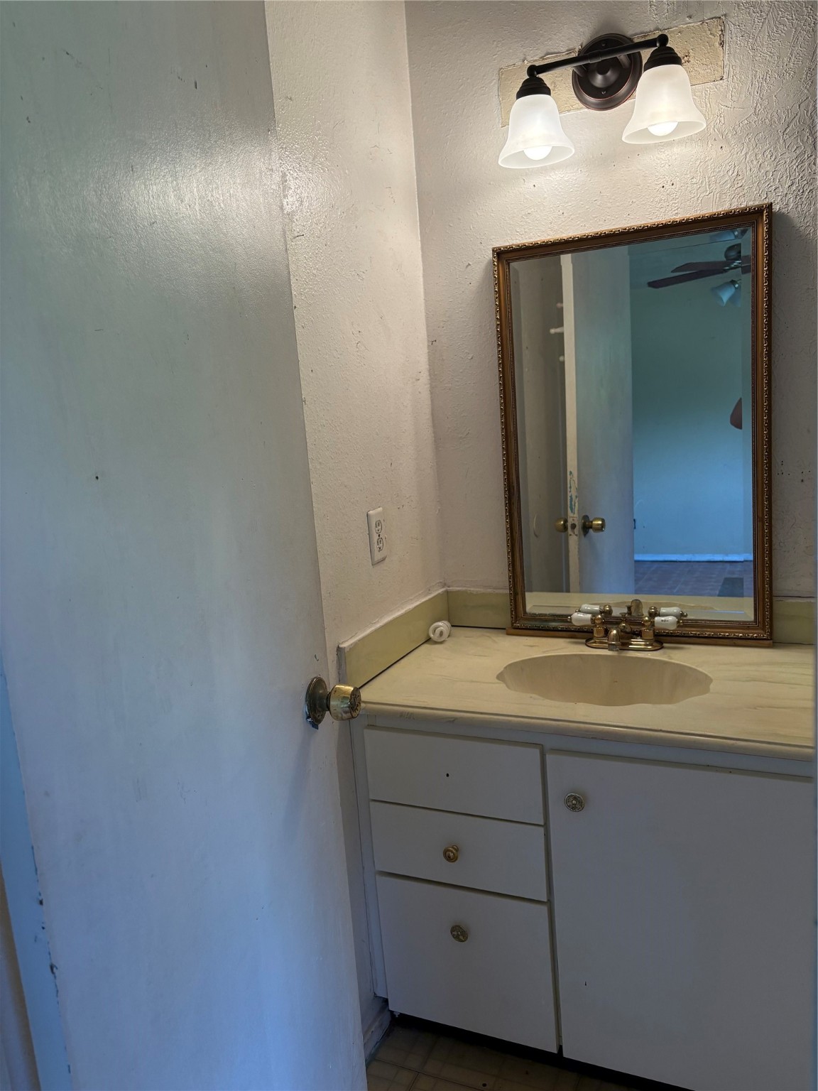 2131 Campbell Road Houston, TX 77080 - Photo 20 of 39 a bathroom with a sink and a mirror