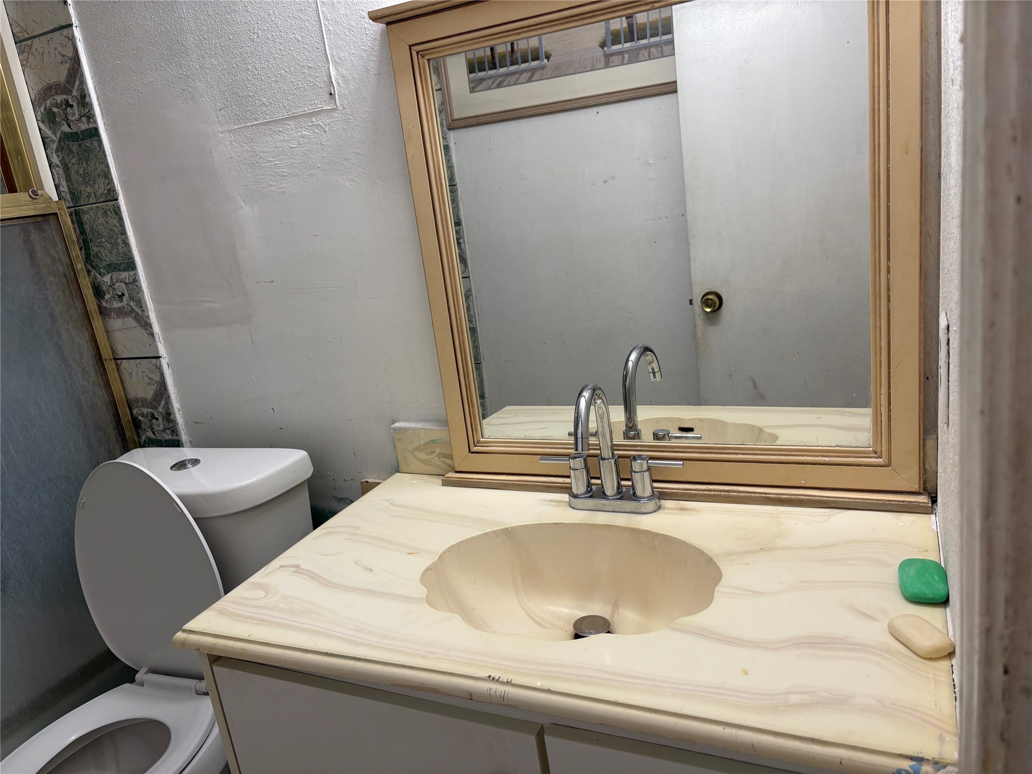 2131 Campbell Road Houston, TX 77080 - Photo 21 of 39 a bathroom with a sink and mirror with toilet
