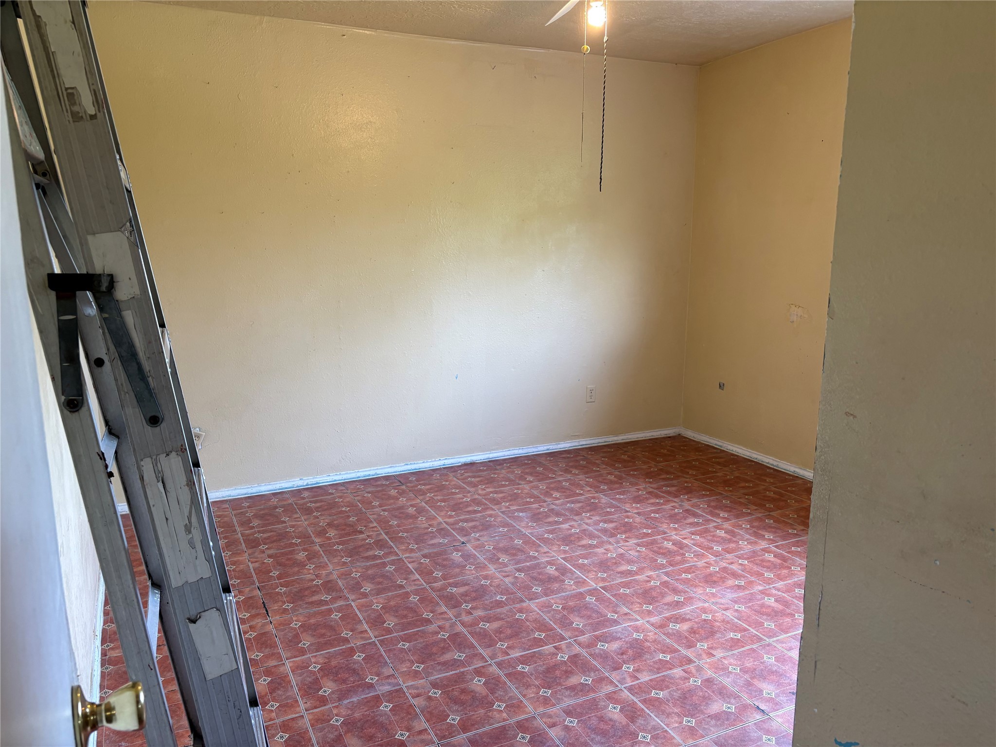 2131 Campbell Road Houston, TX 77080 - Photo 26 of 39 a view of an empty room