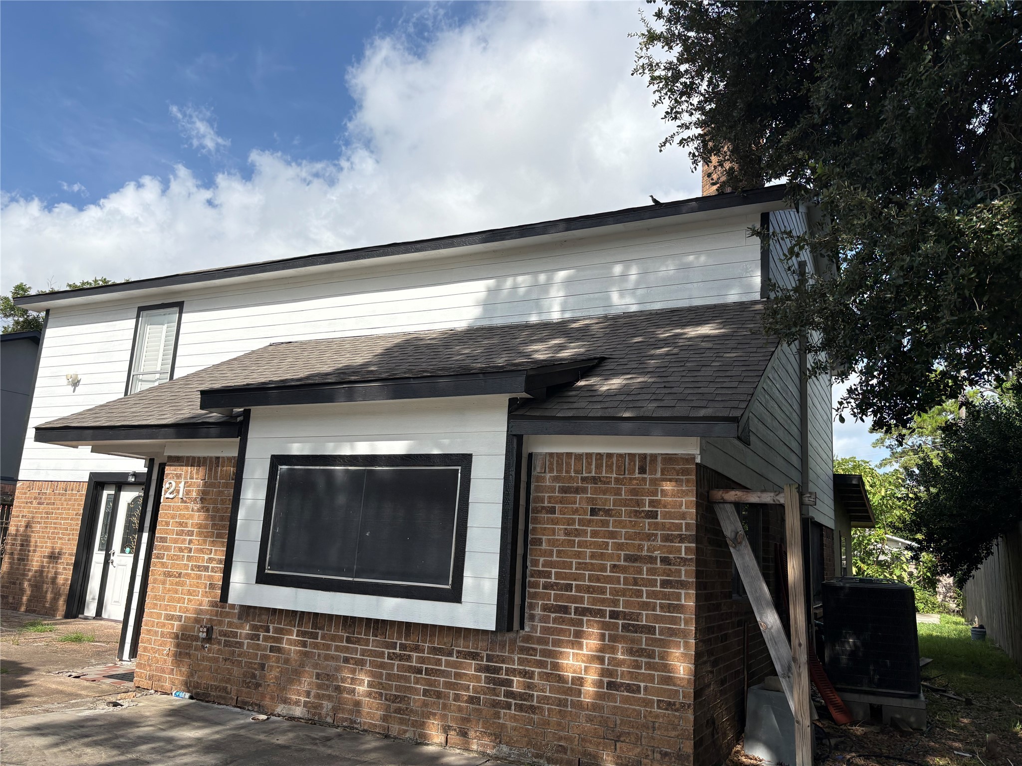 2131 Campbell Road Houston, TX 77080 - Photo 31 of 39 a front view of a house