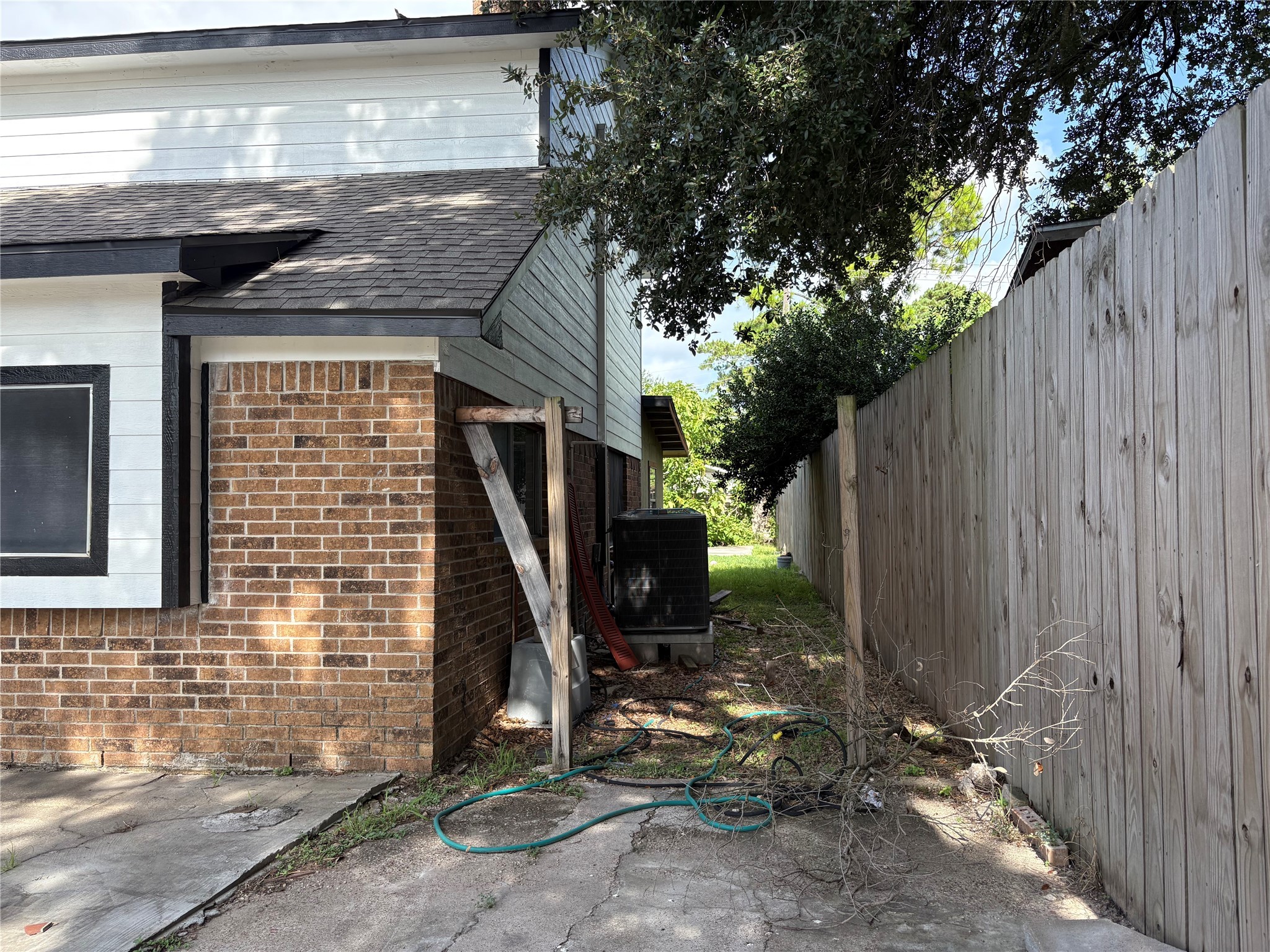 2131 Campbell Road Houston, TX 77080 - Photo 33 of 39 a front view of a house with a yard
