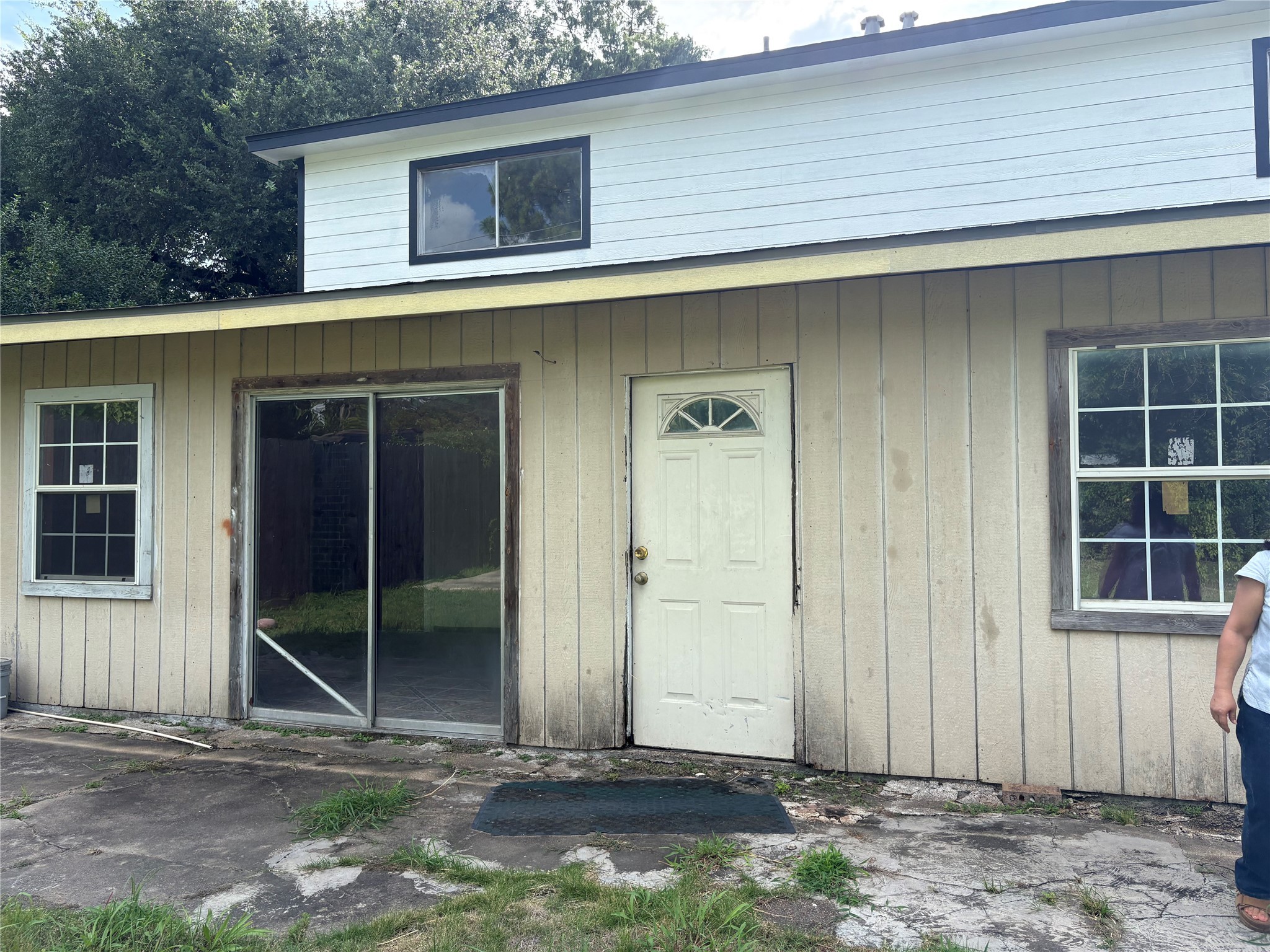 2131 Campbell Road Houston, TX 77080 - Photo 38 of 39 a front view of a house