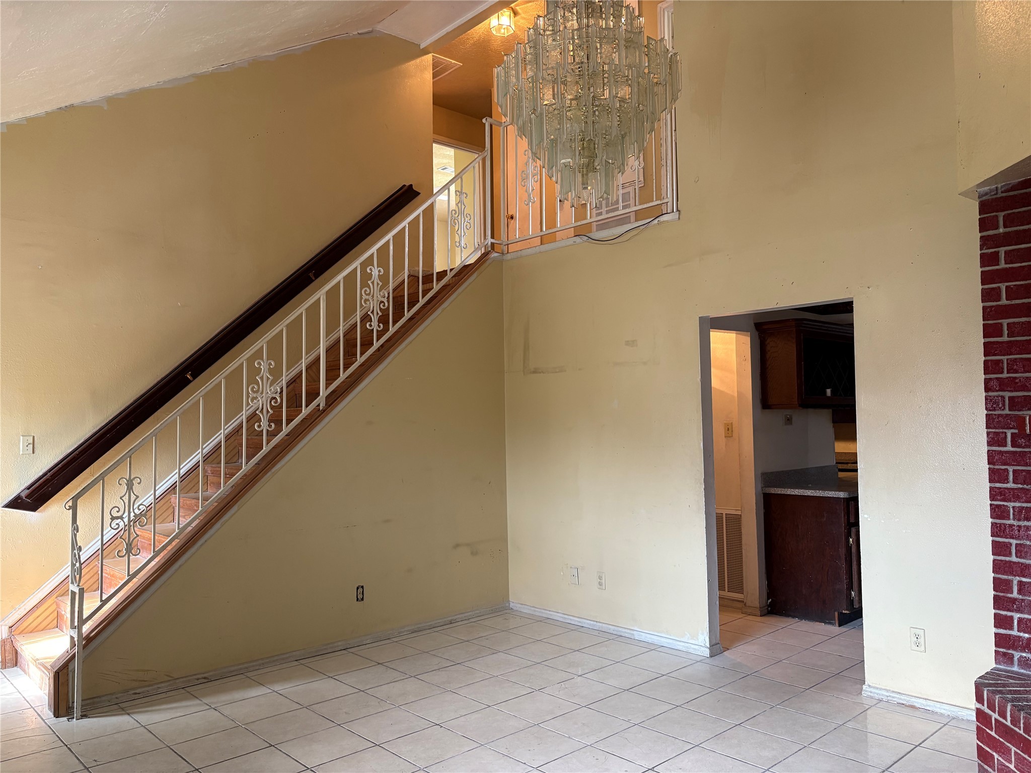 2131 Campbell Road Houston, TX 77080 - Photo 6 of 39 a view of an entryway