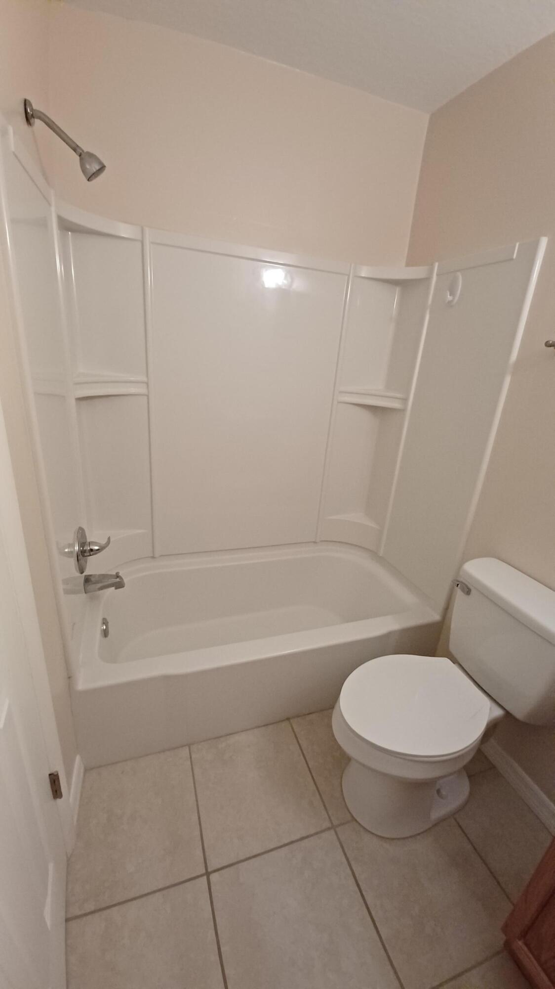 280 Ulster Lane Melbourne, FL 32935 - Photo 19 of 34 a bathroom with a toilet and a bath tub