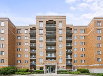 $375,000 | 6807 North Milwaukee Avenue, Unit 601, Niles, IL 60714