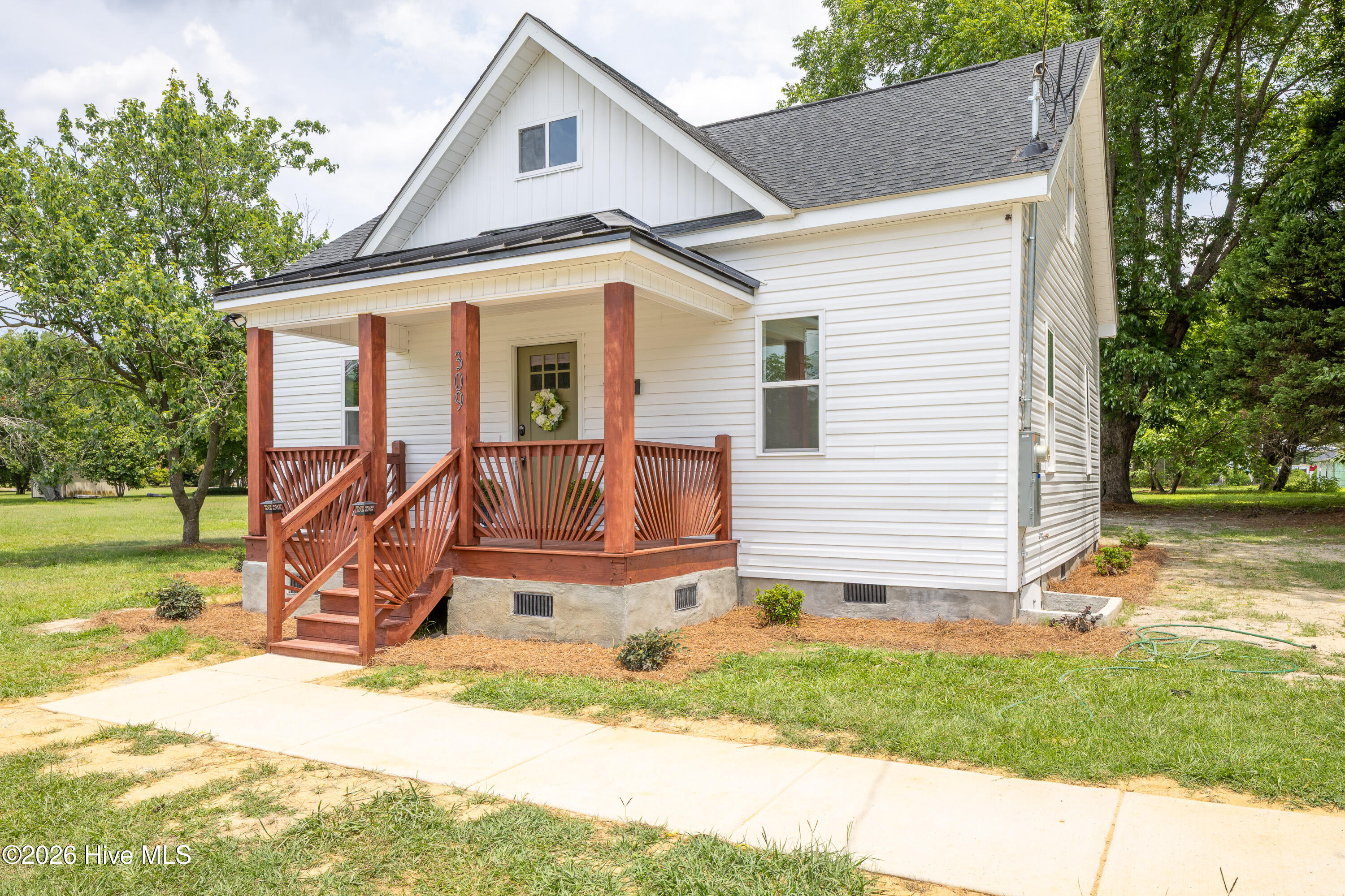 309 Stetson Street Clinton, NC 28328 - Photo 2 of 30