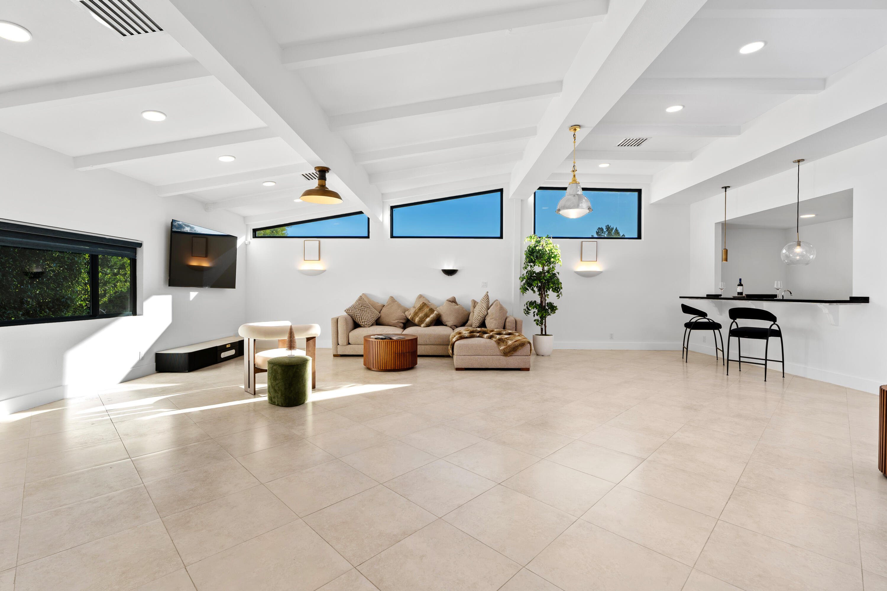 72114 Follansbee Road Rancho Mirage, CA 92270 - Photo 13 of 58 a living room with furniture and a flat screen tv
