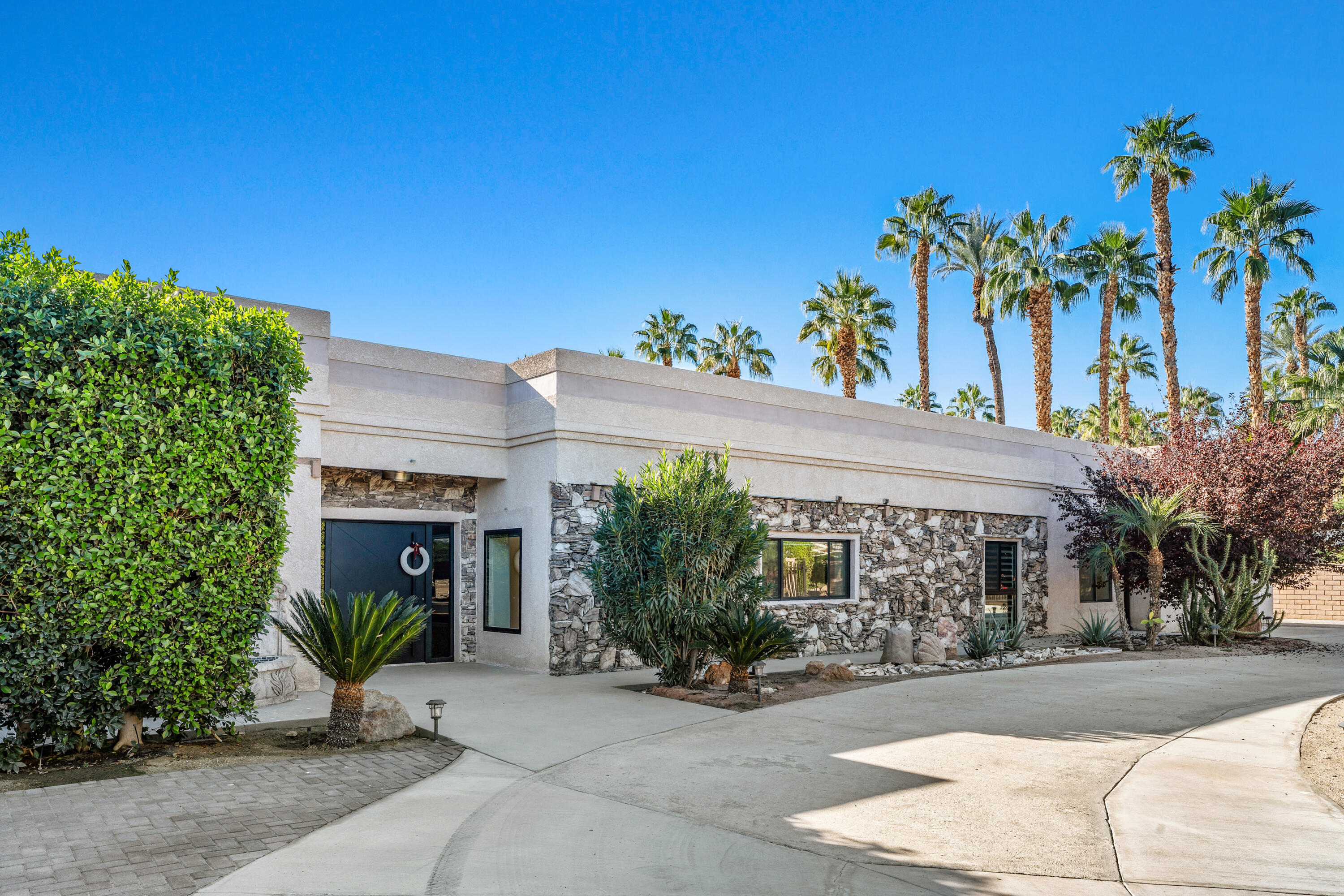 72114 Follansbee Road Rancho Mirage, CA 92270 - Photo 51 of 58 a view of a patio with a table and chairs under an umbrella