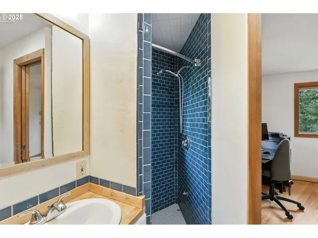 $699,000 | 29051 Fox Hollow Road, Eugene, OR 97405