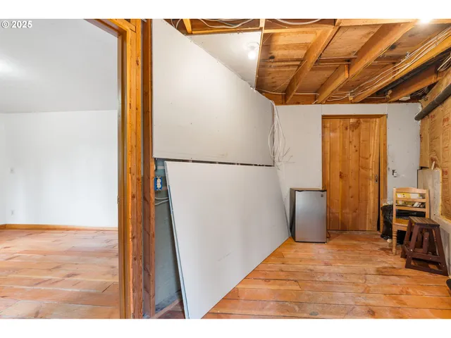 $699,000 | 29051 Fox Hollow Road, Eugene, OR 97405