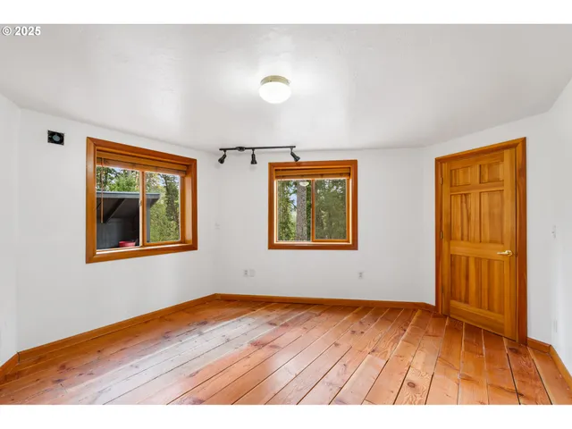 $699,000 | 29051 Fox Hollow Road, Eugene, OR 97405