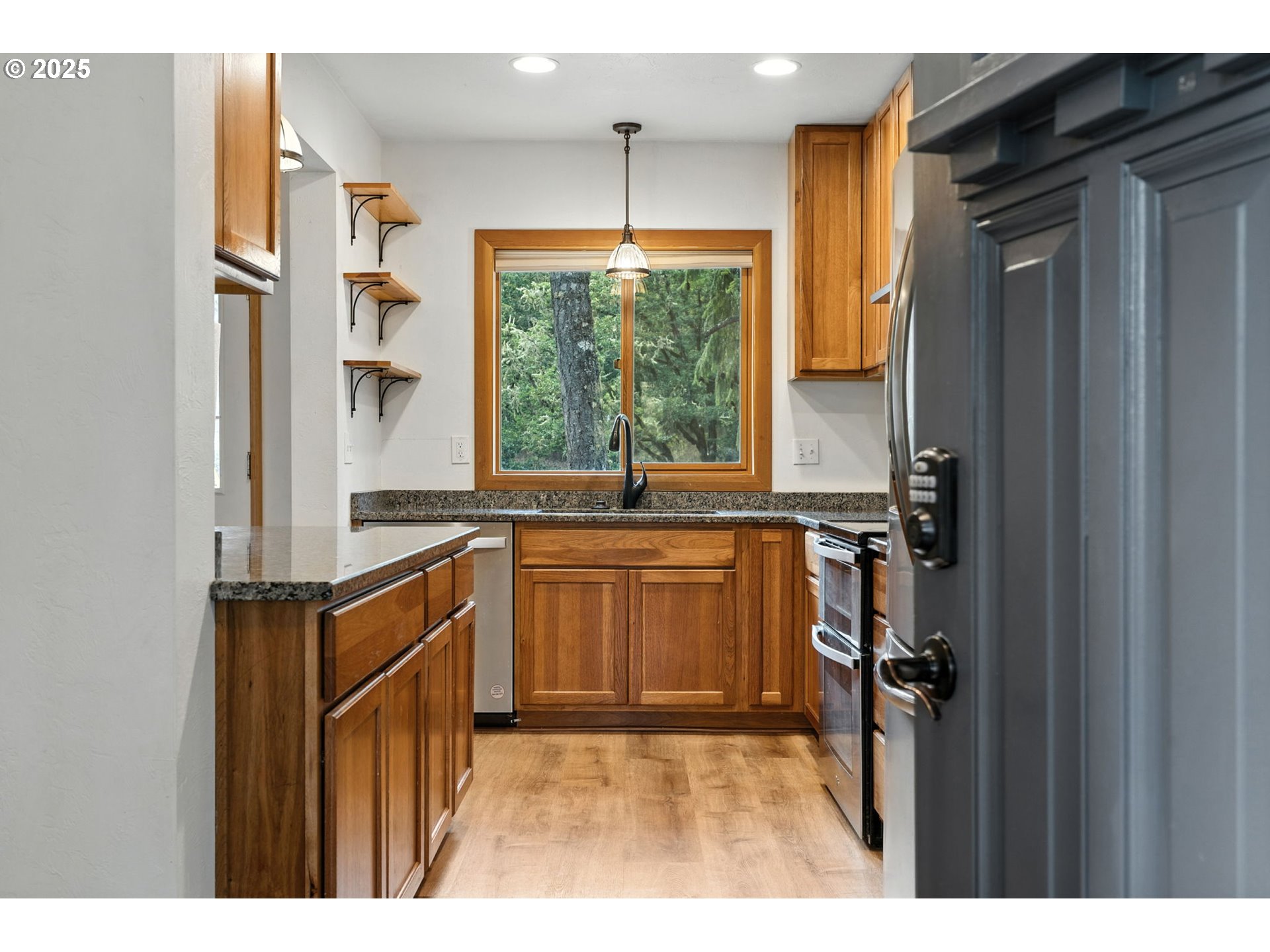 29051 Fox Hollow Road Eugene, OR 97405 - Photo 5 of 39