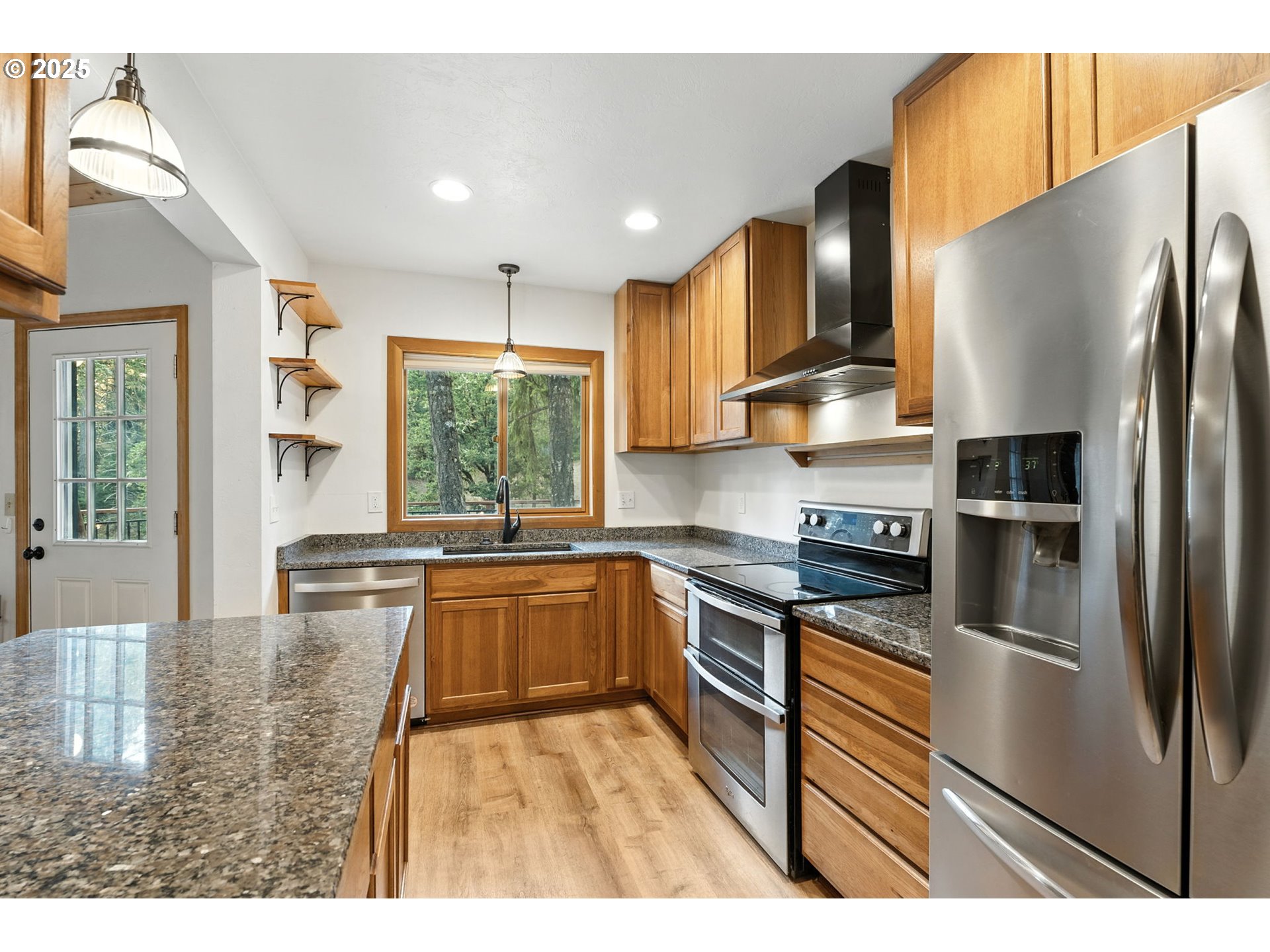 29051 Fox Hollow Road Eugene, OR 97405 - Photo 7 of 39