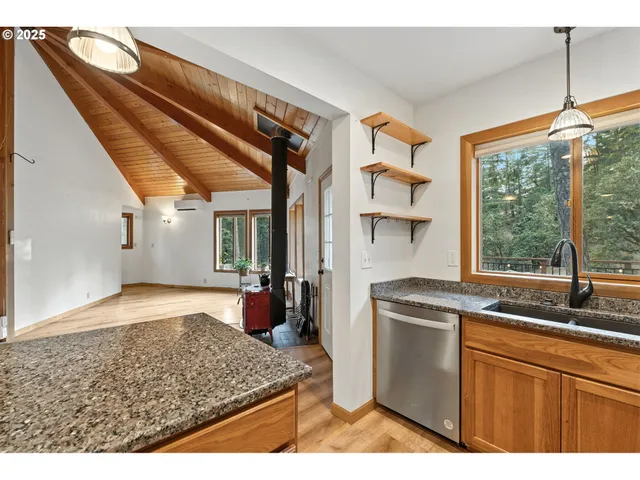 $699,000 | 29051 Fox Hollow Road, Eugene, OR 97405
