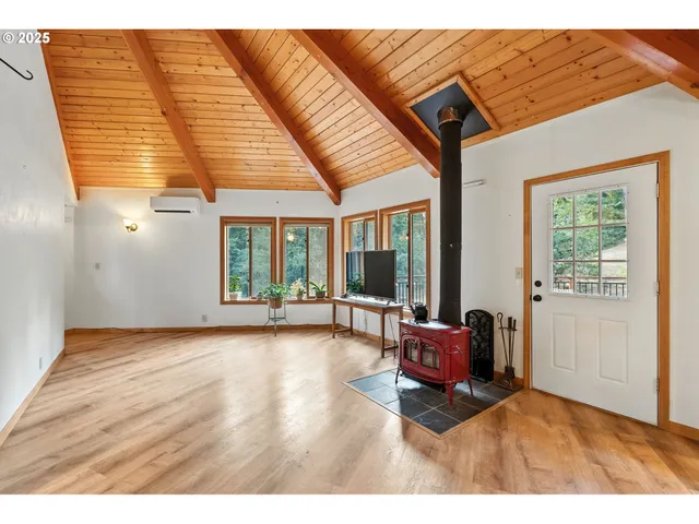 $699,000 | 29051 Fox Hollow Road, Eugene, OR 97405