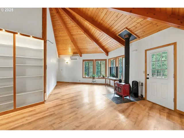 $699,000 | 29051 Fox Hollow Road, Eugene, OR 97405