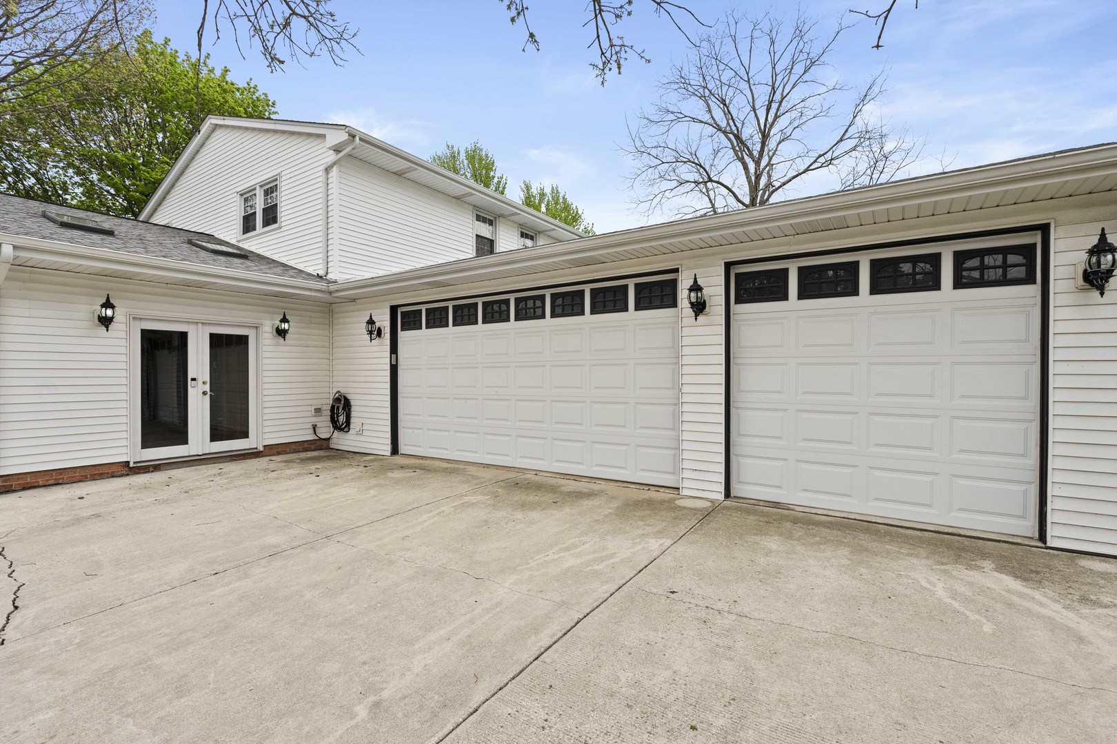 200 South Rathje Road Peotone, IL 60468 - Photo 31 of 39 a view of a white house with a large space