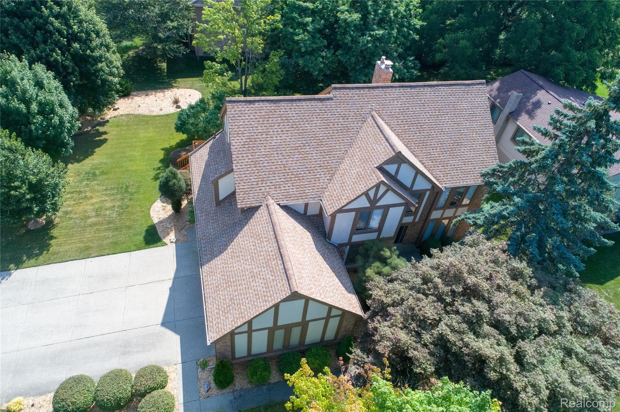668 Timberline Drive Rochester, MI 48309 - Photo 1 of 6 DJI_0091.jpg