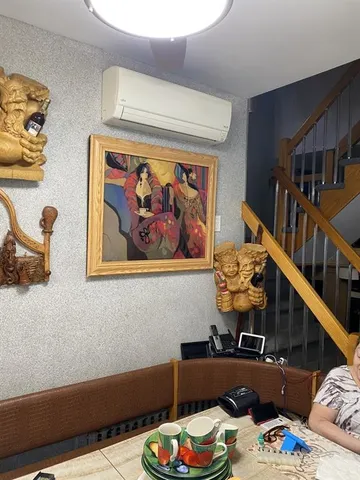 a picture of a couch in a living room