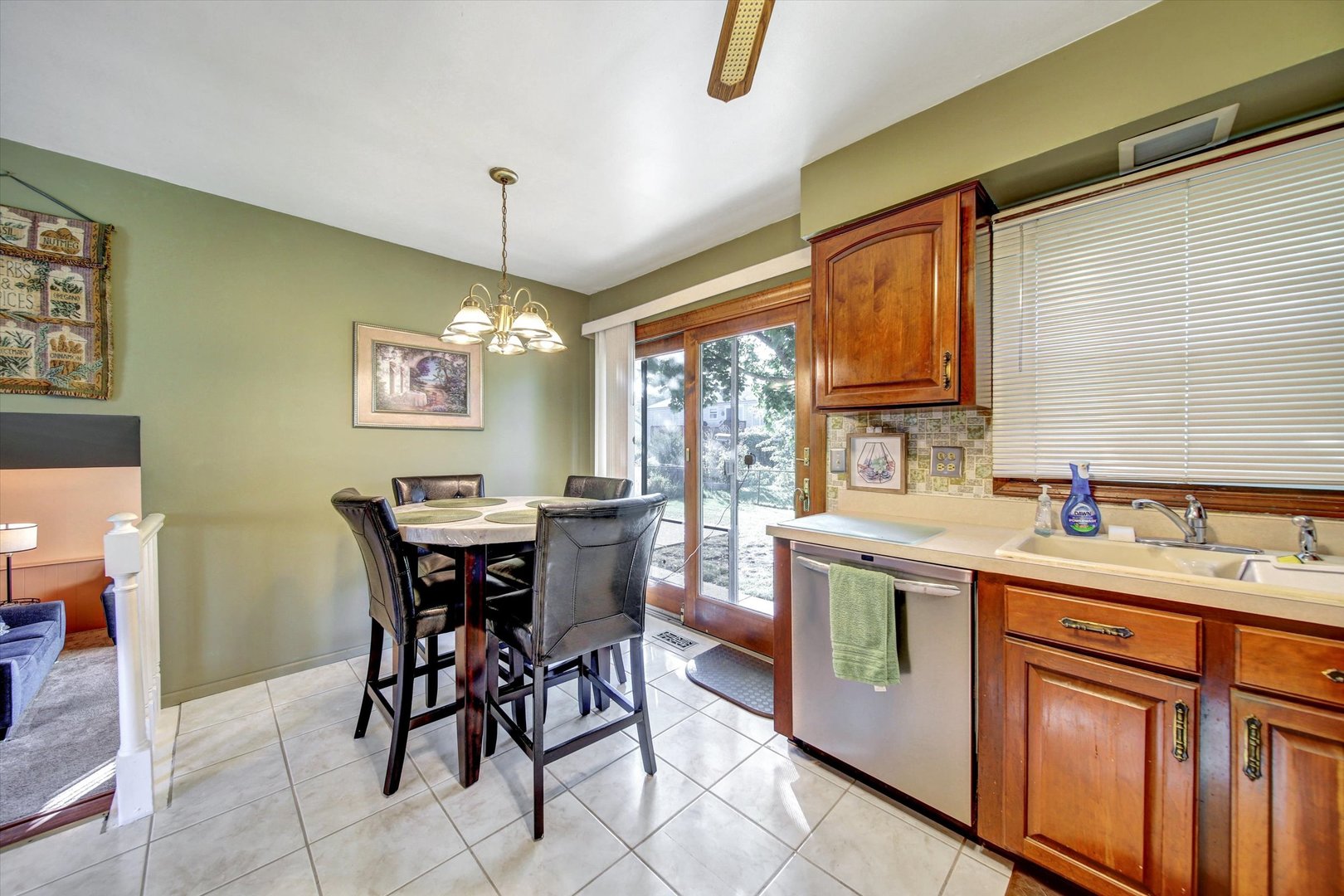 445 Fordham Place Roselle, IL 60172 - Photo 6 of 22