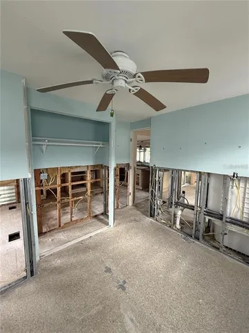 a view of livingroom with furniture