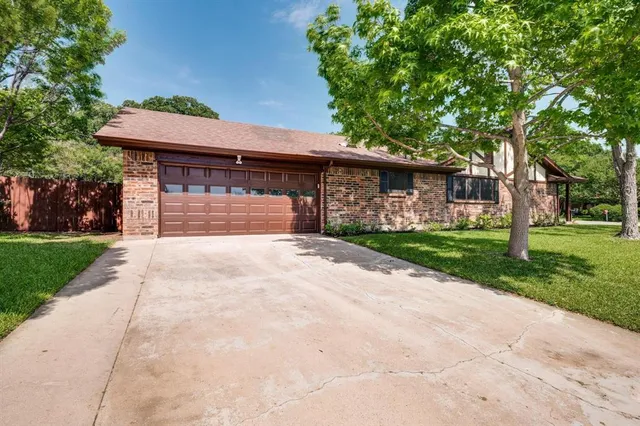 $2,775 | 724 Toni Drive, Hurst, TX 76054