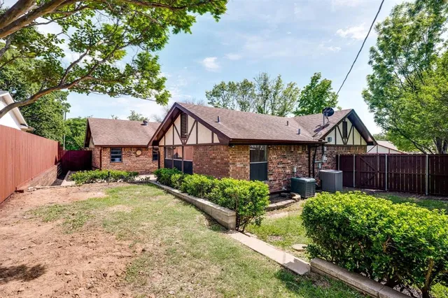 $2,775 | 724 Toni Drive, Hurst, TX 76054