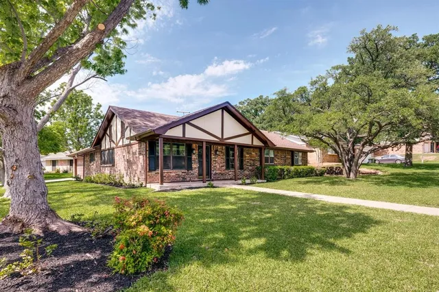 $2,775 | 724 Toni Drive, Hurst, TX 76054