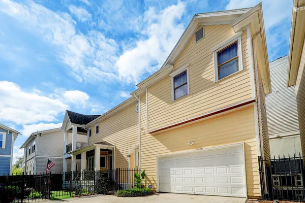 $3,250 | 1126 West 17th Street, Unit D, Houston, TX 77008
