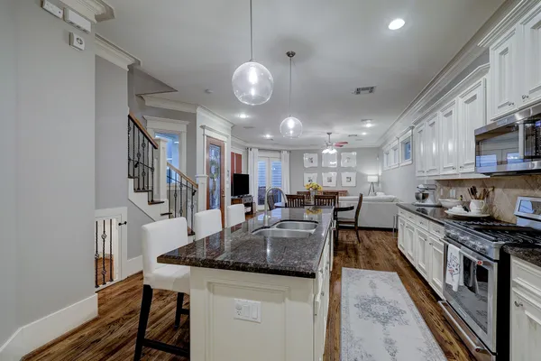 $3,250 | 1126 West 17th Street, Unit D, Houston, TX 77008