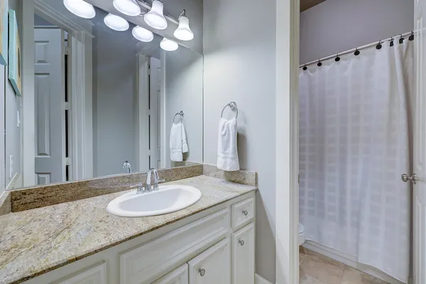 $3,250 | 1126 West 17th Street, Unit D, Houston, TX 77008