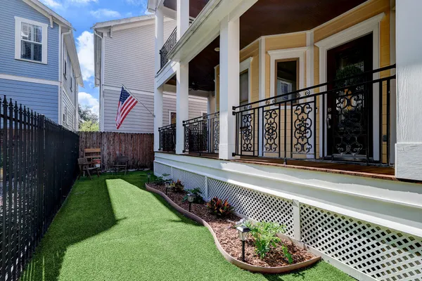$3,250 | 1126 West 17th Street, Unit D, Houston, TX 77008