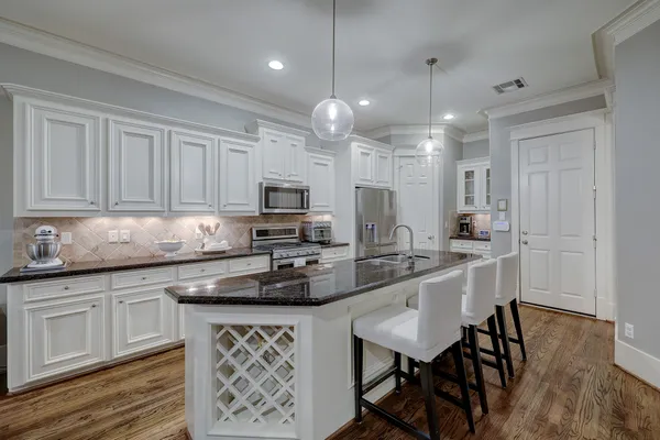 $3,250 | 1126 West 17th Street, Unit D, Houston, TX 77008