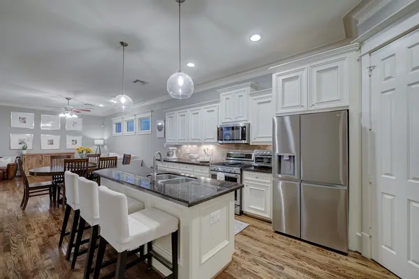 $3,250 | 1126 West 17th Street, Unit D, Houston, TX 77008