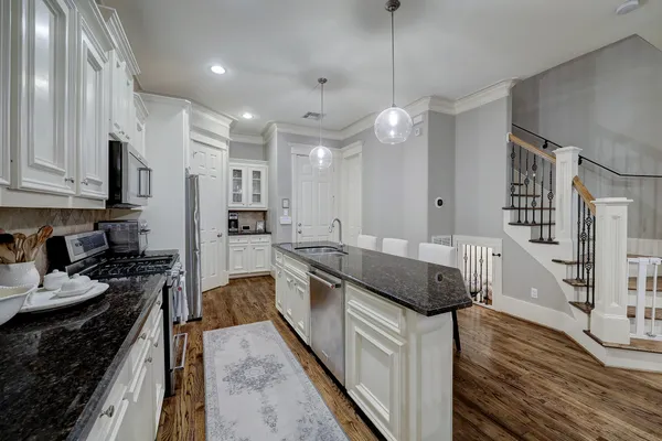 $3,250 | 1126 West 17th Street, Unit D, Houston, TX 77008