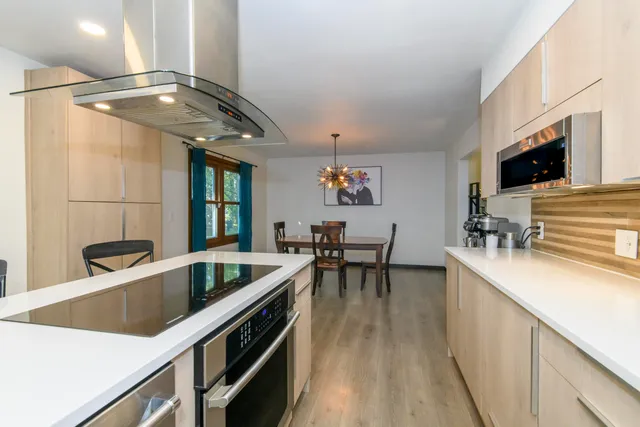 $459,000 | 10 Cherrywood Court, Wind Point, WI 53402