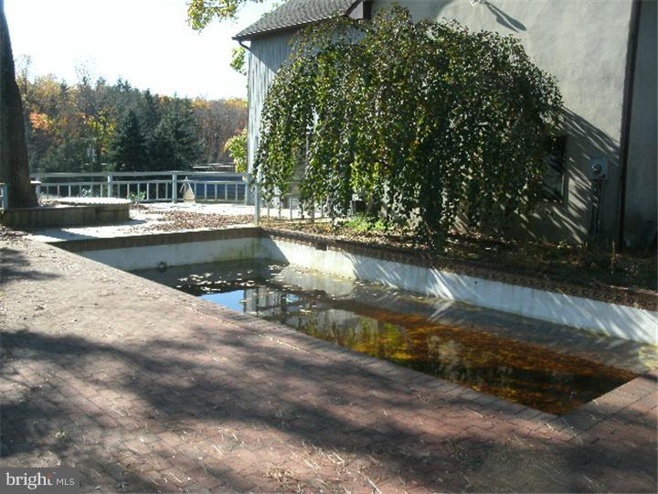 2425 Cut Off Road Coopersburg, PA 18036 - Photo 4 of 19 Gallery Image 4
