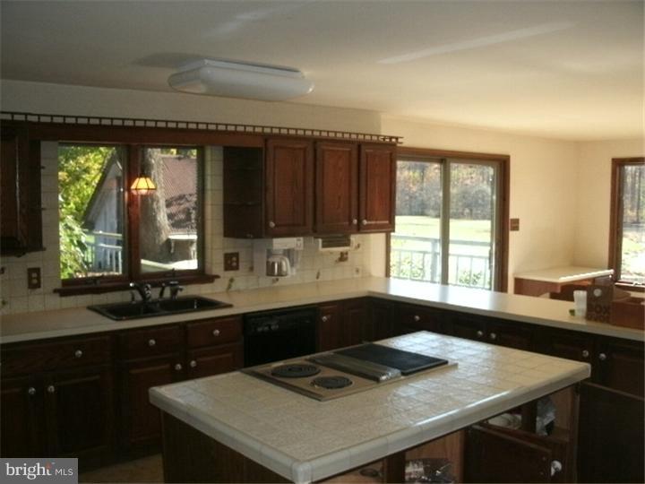 2425 Cut Off Road Coopersburg, PA 18036 - Photo 8 of 19 Gallery Image 8