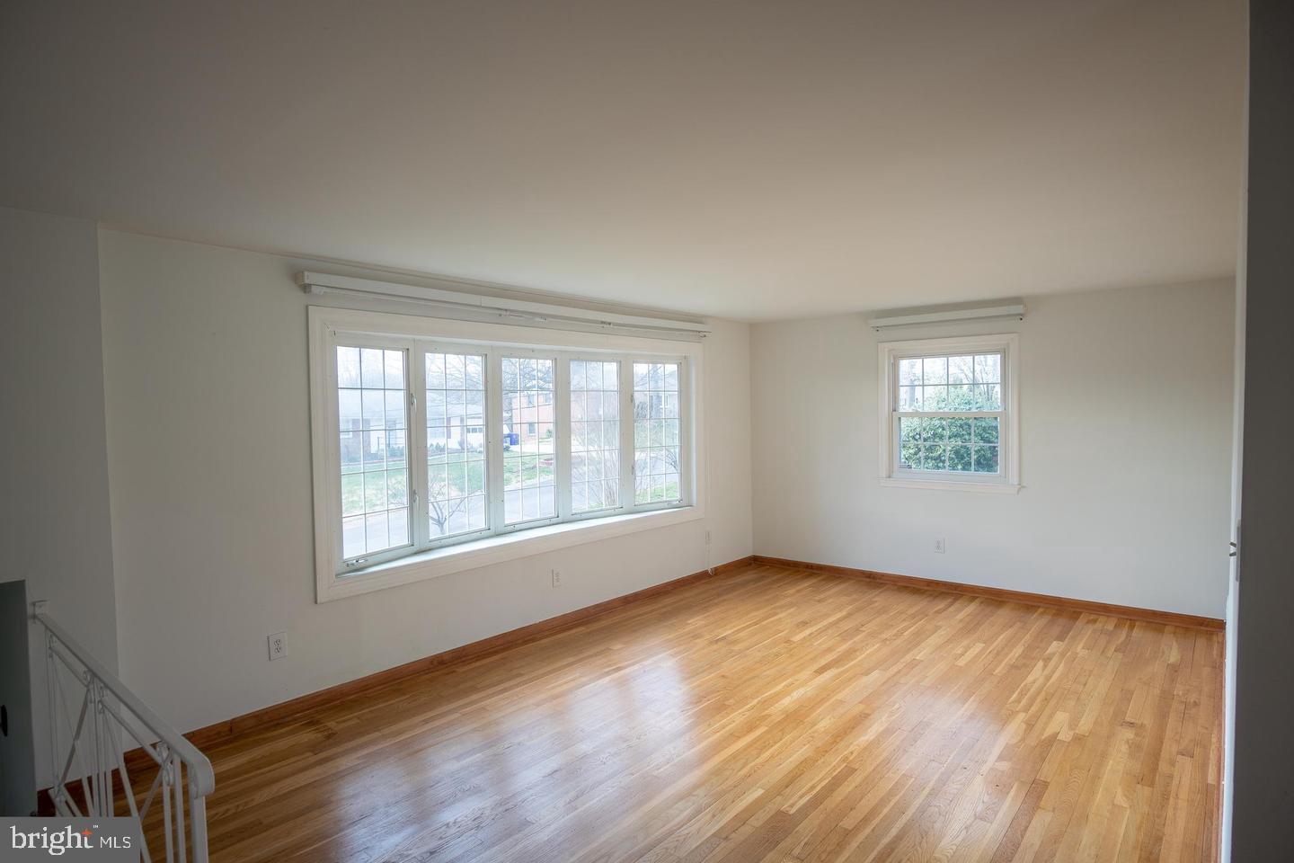 12517 Waldo Lane Silver Spring, MD 20904 - Photo 5 of 13 Living Room