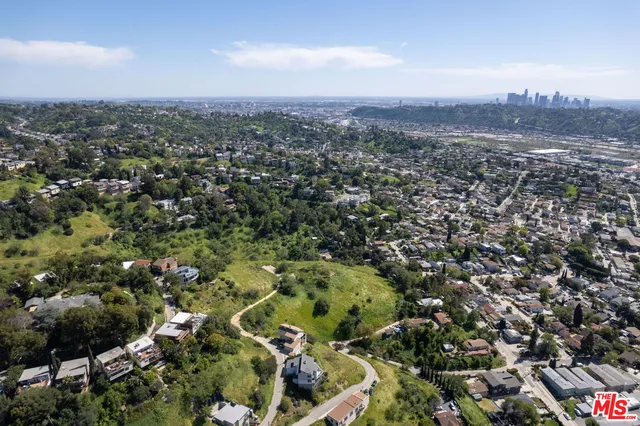 a view of a small yard