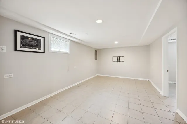 $3,300 | 8152 Mayfield Avenue, Burbank, IL 60459