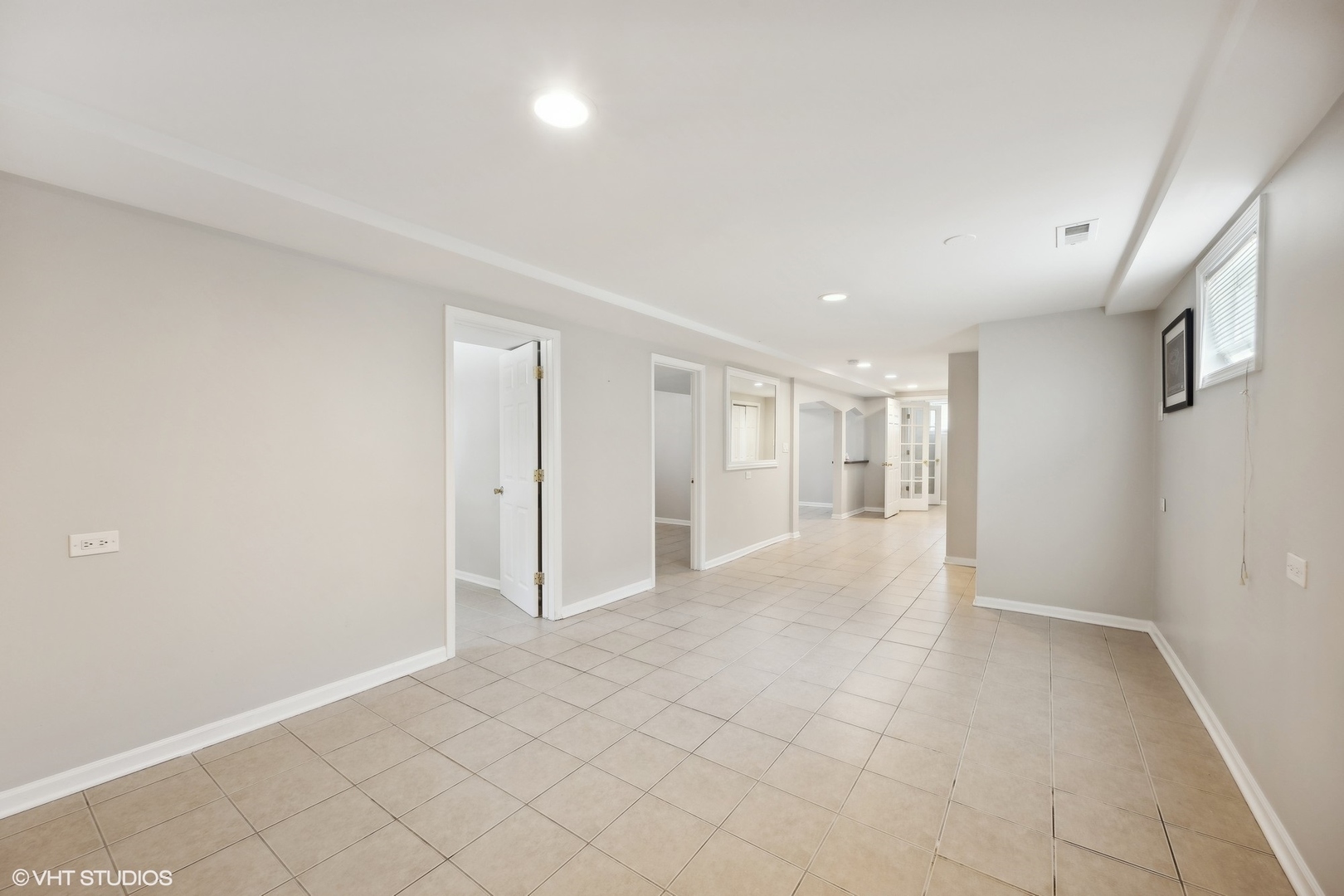 8152 Mayfield Avenue Burbank, IL 60459 - Photo 17 of 27 a view of an empty room