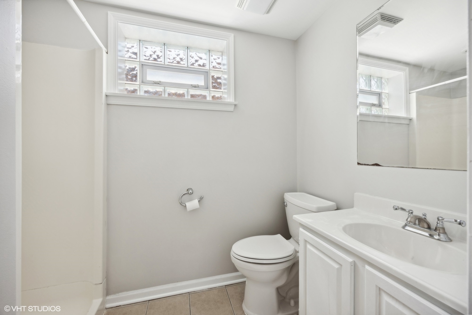 8152 Mayfield Avenue Burbank, IL 60459 - Photo 22 of 27 a bathroom with a toilet a sink and mirror
