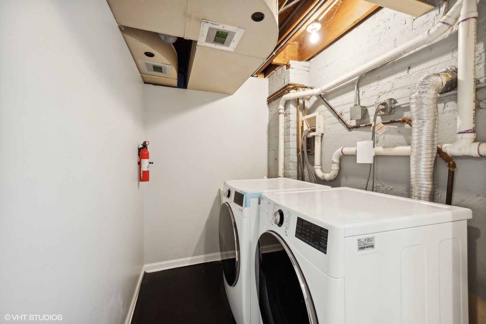 8152 Mayfield Avenue Burbank, IL 60459 - Photo 23 of 27 a utility room with dryer and washer