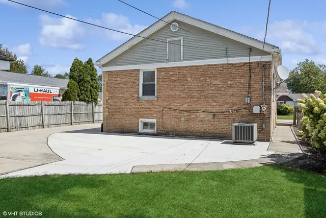 $3,300 | 8152 Mayfield Avenue, Burbank, IL 60459